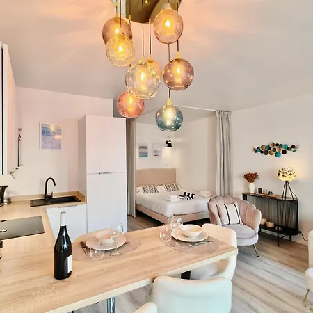 Διαμέρισμα Royal Lux Seaview By Guys